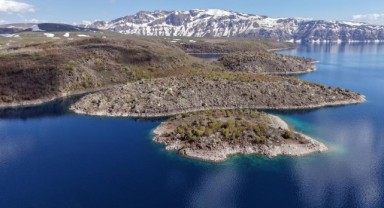 Nemrut Krater Gölü’nde turizm sezonu açıldı