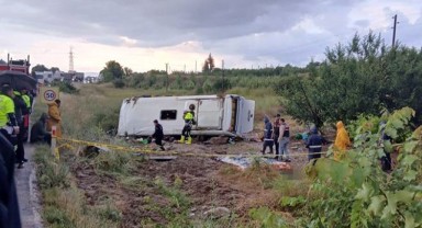 Tur minibüsü şarampole yuvarlandı: 4 ölü, 16 yaralı