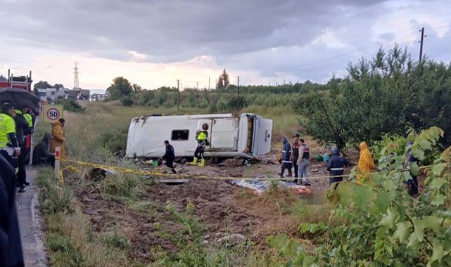Tur minibüsü şarampole yuvarlandı: 4 ölü, 16 yaralı