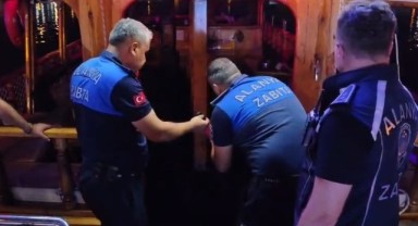 Alanya'da iki tur teknesi mühürlendi