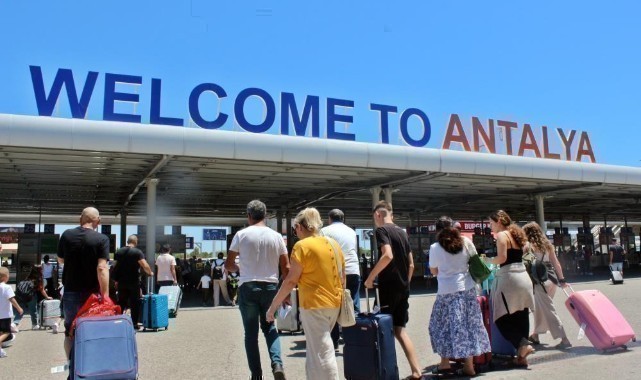 Antalya turizmi 'Altın Kafes'ten çıkmalı!