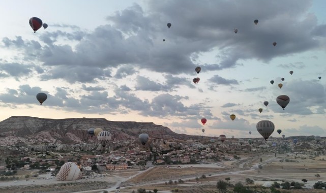 Balon turizminde Türkiye rüzgârı: 308 bin yolcu uçtu
