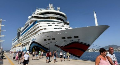 Bodrum'a 3 gemiyle 2 bin 761 turist geldi