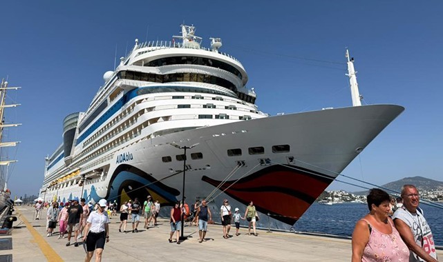 Bodrum'a 3 gemiyle 2 bin 761 turist geldi