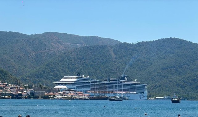 Marmaris'e bir günde denizden 4 bin turist geldi