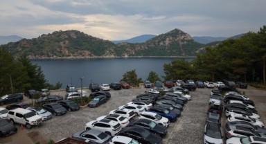 Marmaris'te araç kuyruğu oluşturan otel