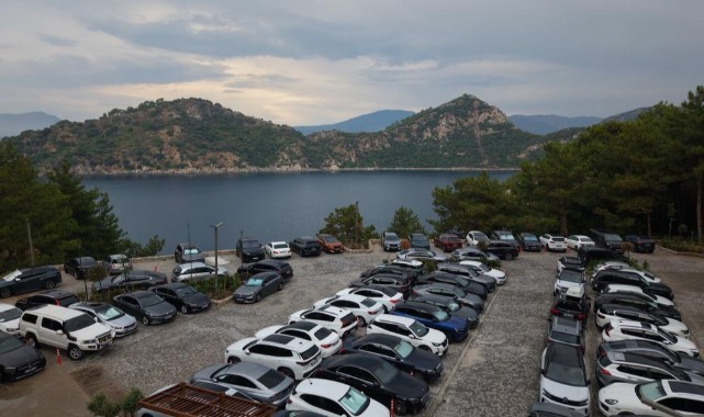 Marmaris'te araç kuyruğu oluşturan otel