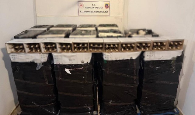 Otel deposunda kaçak ve sahte şampanya ele geçirildi
